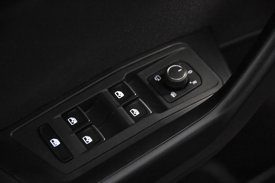 Volkswagen T-Roc 1.0 TSI Style *1ste Eigenaar*Navigatie*Camera* Volkswagen T-Roc 1.0 TSI Style *1ste Eigenaar*Navigatie*Camera*