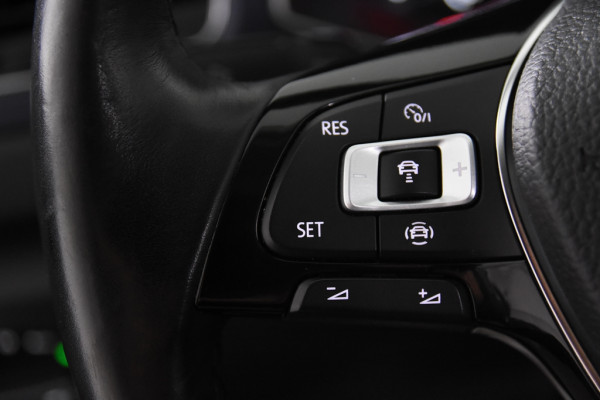 Volkswagen T-Roc 1.0 TSI Style *1ste Eigenaar*Navigatie*Camera* Volkswagen T-Roc 1.0 TSI Style *1ste Eigenaar*Navigatie*Camera*