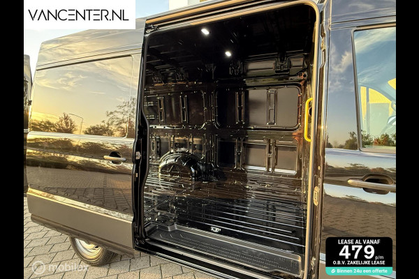 Volkswagen Crafter L3H3 140PK Automaat Carplay Zwart EURO 6