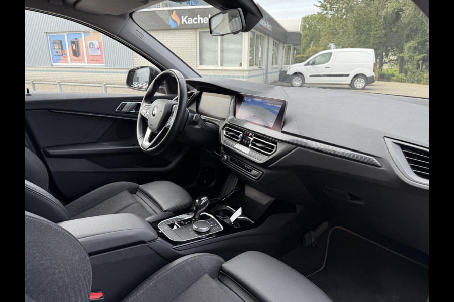 BMW 1-serie 118i Executive Edition | Navi | Led | Live Cockpit |