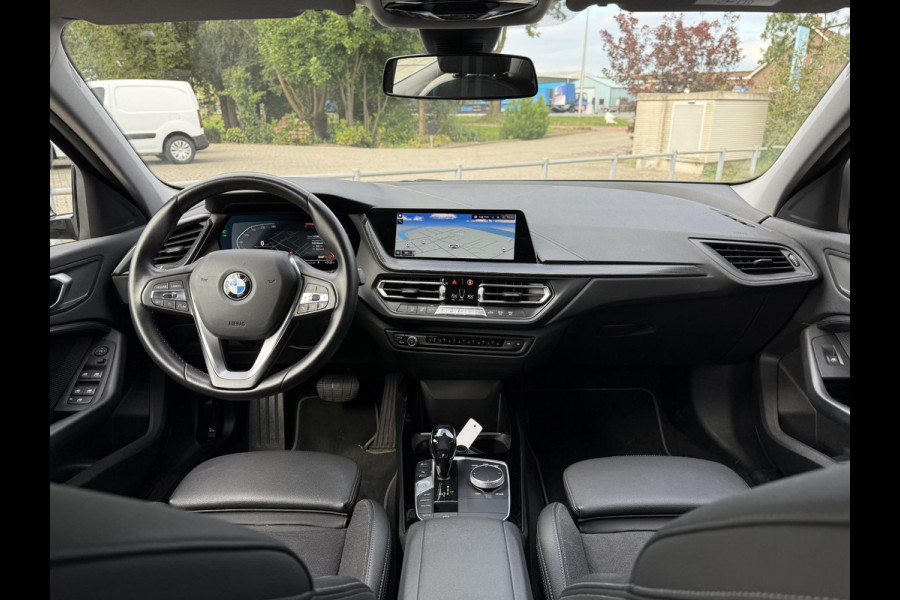 BMW 1-serie 118i Executive Edition | Navi | Led | Live Cockpit |
