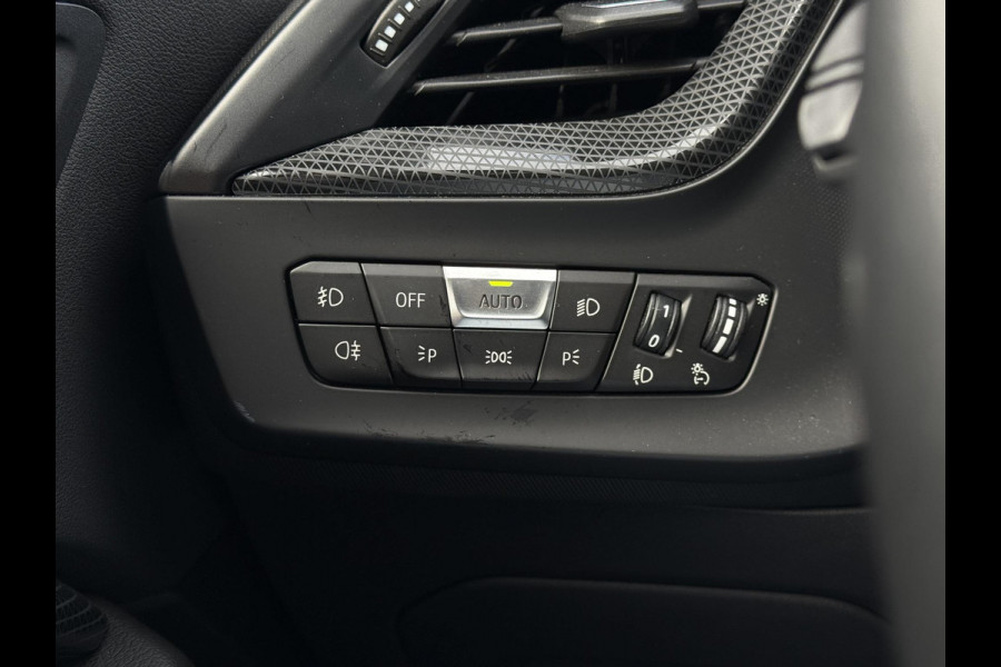BMW 1-serie 118i Executive Edition | Navi | Led | Live Cockpit |