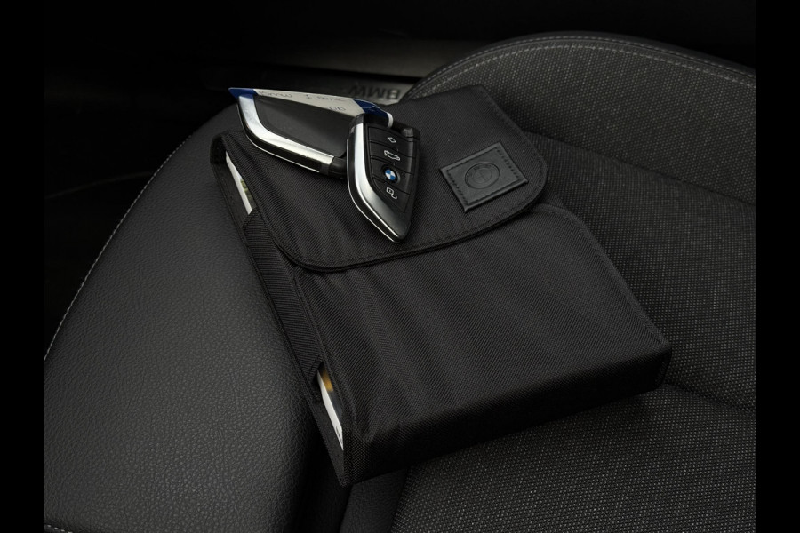 BMW 1-serie 118i Executive Edition | Navi | Led | Live Cockpit |
