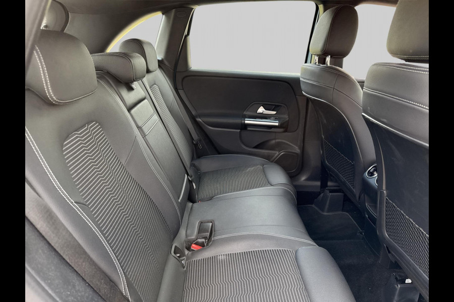 Mercedes-Benz B-Klasse 180 Launch Edition | Automaat | widescreen | trekhaak