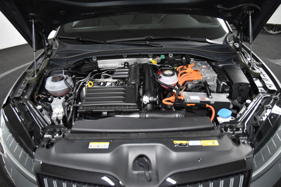 Škoda Superb Combi 1.4 TSI iV Sportline Business | Dig. Cockpit | Cruise | Stoel-+Stuurverw. PDC | Camera | App. Connect | ECC | Elek. Klep | LM 18" | 1944