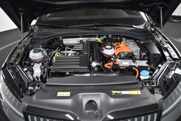Škoda Superb Combi 1.4 TSI iV Sportline Business | Dig. Cockpit | Cruise | Stoel-+Stuurverw. PDC | Camera | App. Connect | ECC | Elek. Klep | LM 18" | 1944
