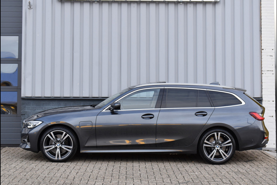 BMW 3 Serie Touring 330e xDrive 292 Pk Pano Navi Keyless Vol Leder Bruin Laser Koplampen 19 Inch