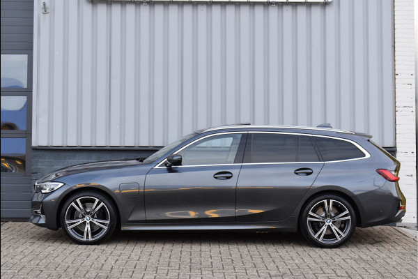 BMW 3 Serie Touring 330e xDrive 292 Pk Pano Navi Keyless Vol Leder Bruin Laser Koplampen 19 Inch
