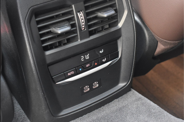 BMW 3 Serie Touring 330e xDrive 292 Pk Pano Navi Keyless Vol Leder Bruin Laser Koplampen 19 Inch