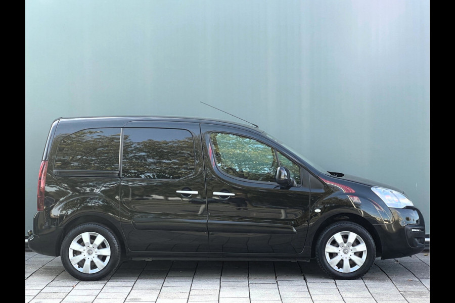 Citroën Berlingo BWJ 2017 | 1.2PT 111PK XTR | CLIMA | NAVI | STOELVERW. | TREKHAAK | CRUISE | PDC | DONKER GLAS |