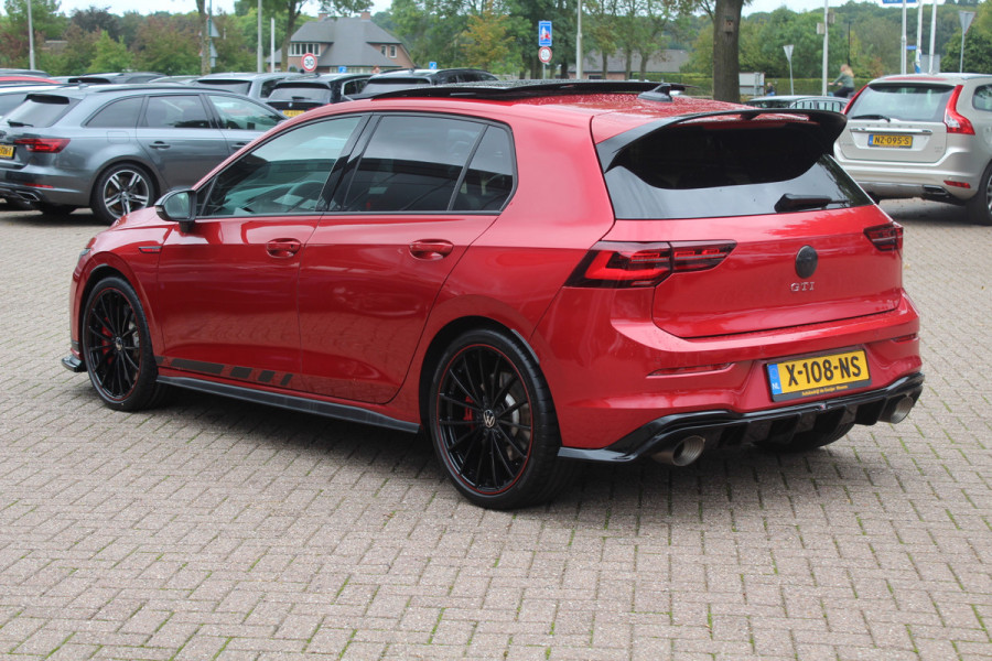 Volkswagen Golf 2.0 TSI GTI / Akrapovic / Nurburgring Modus / Panoramadak / Camera / Head-up / Matrix LED / 19'' / Keyless / Harman Kardon / Dodehoek / Stuur+Stoelverwarming / DAB / ACC