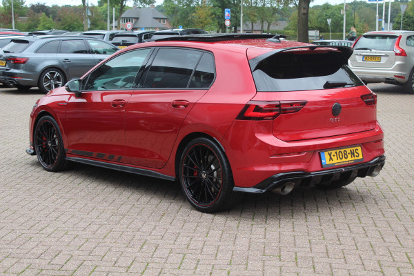 Volkswagen Golf 2.0 TSI GTI / Akrapovic / Nurburgring Modus / Panoramadak / Camera / Head-up / Matrix LED / 19'' / Keyless / Harman Kardon / Dodehoek / Stuur+Stoelverwarming / DAB / ACC
