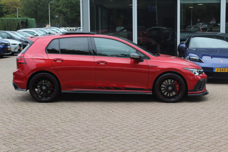 Volkswagen Golf 2.0 TSI GTI / Akrapovic / Nurburgring Modus / Panoramadak / Camera / Head-up / Matrix LED / 19'' / Keyless / Harman Kardon / Dodehoek / Stuur+Stoelverwarming / DAB / ACC