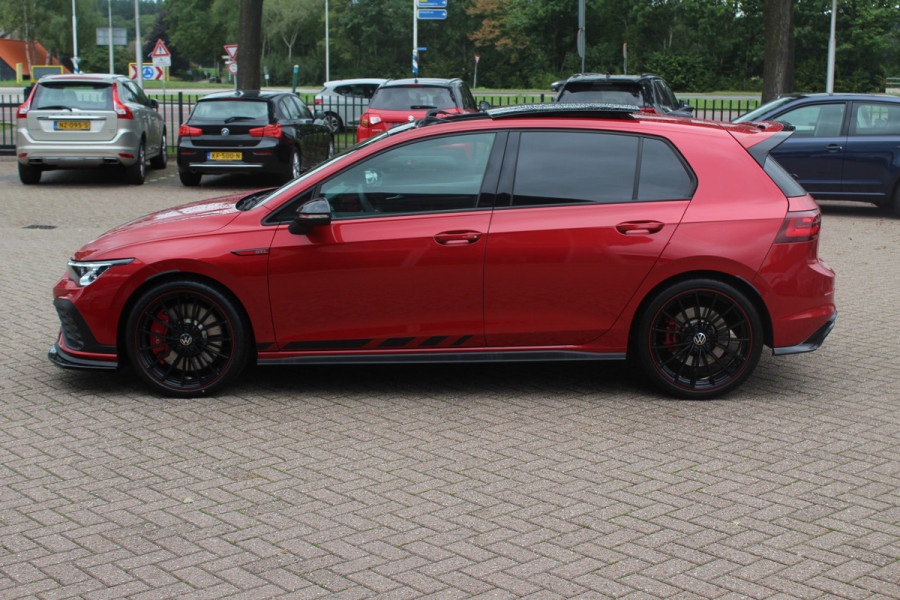 Volkswagen Golf 2.0 TSI GTI / Akrapovic / Nurburgring Modus / Panoramadak / Camera / Head-up / Matrix LED / 19'' / Keyless / Harman Kardon / Dodehoek / Stuur+Stoelverwarming / DAB / ACC