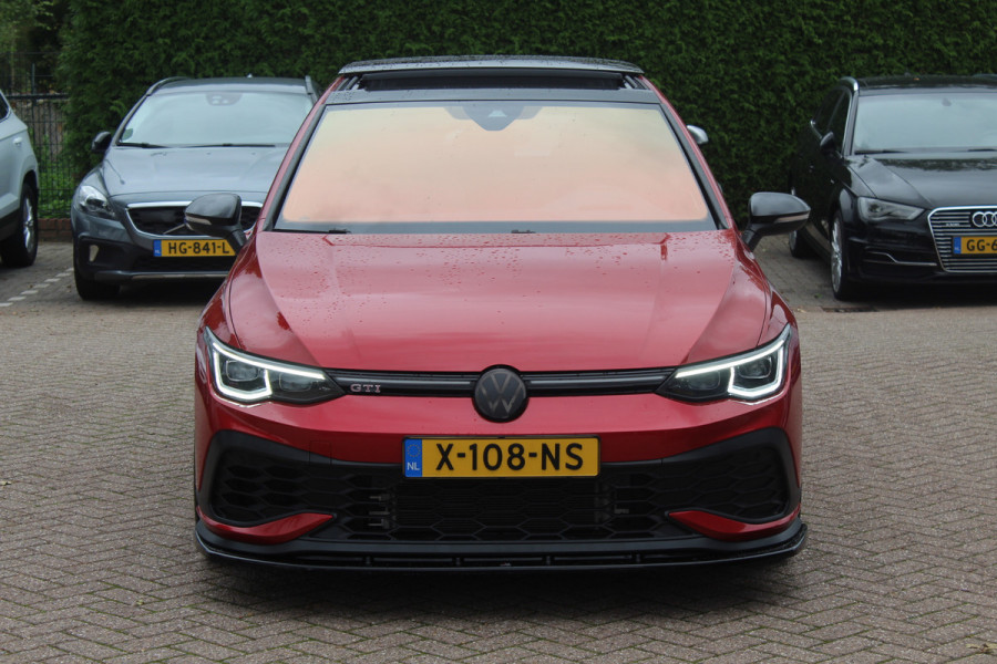 Volkswagen Golf 2.0 TSI GTI / Akrapovic / Nurburgring Modus / Panoramadak / Camera / Head-up / Matrix LED / 19'' / Keyless / Harman Kardon / Dodehoek / Stuur+Stoelverwarming / DAB / ACC
