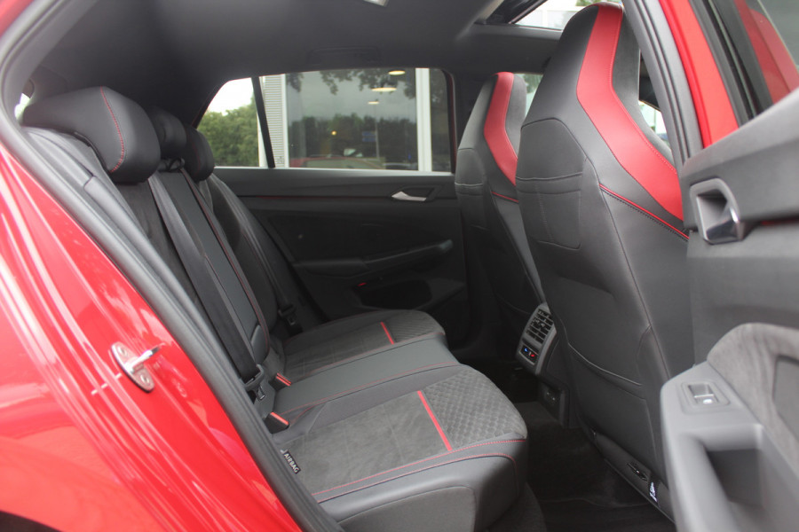 Volkswagen Golf 2.0 TSI GTI / Akrapovic / Nurburgring Modus / Panoramadak / Camera / Head-up / Matrix LED / 19'' / Keyless / Harman Kardon / Dodehoek / Stuur+Stoelverwarming / DAB / ACC