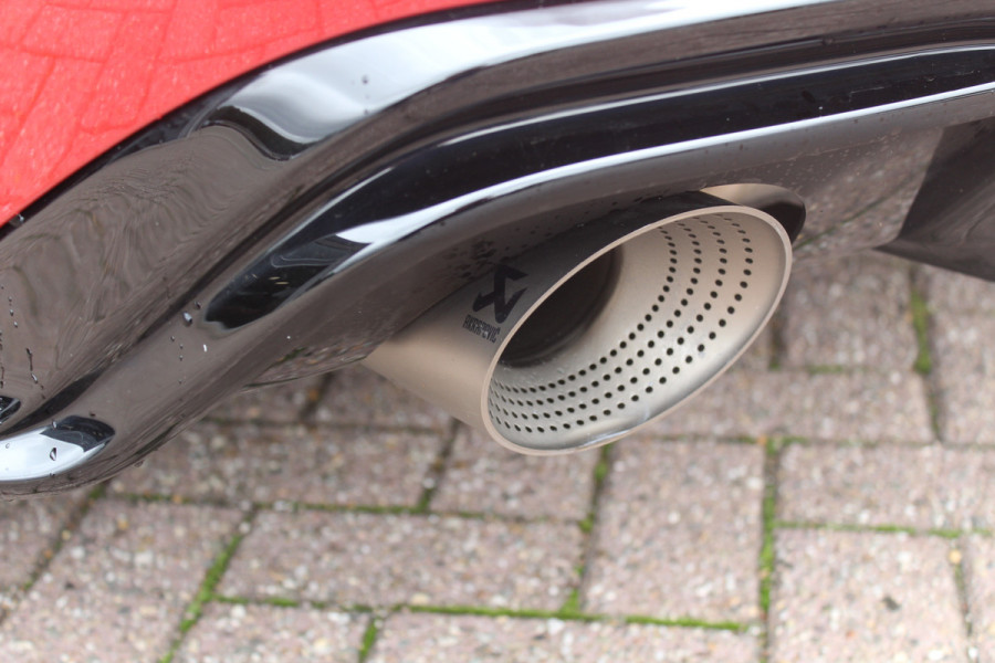 Volkswagen Golf 2.0 TSI GTI / Akrapovic / Nurburgring Modus / Panoramadak / Camera / Head-up / Matrix LED / 19'' / Keyless / Harman Kardon / Dodehoek / Stuur+Stoelverwarming / DAB / ACC