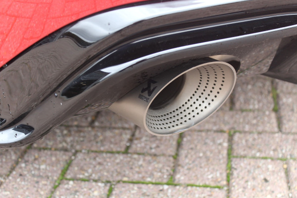 Volkswagen Golf 2.0 TSI GTI / Akrapovic / Nurburgring Modus / Panoramadak / Camera / Head-up / Matrix LED / 19'' / Keyless / Harman Kardon / Dodehoek / Stuur+Stoelverwarming / DAB / ACC