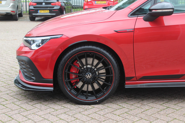 Volkswagen Golf 2.0 TSI GTI / Akrapovic / Nurburgring Modus / Panoramadak / Camera / Head-up / Matrix LED / 19'' / Keyless / Harman Kardon / Dodehoek / Stuur+Stoelverwarming / DAB / ACC