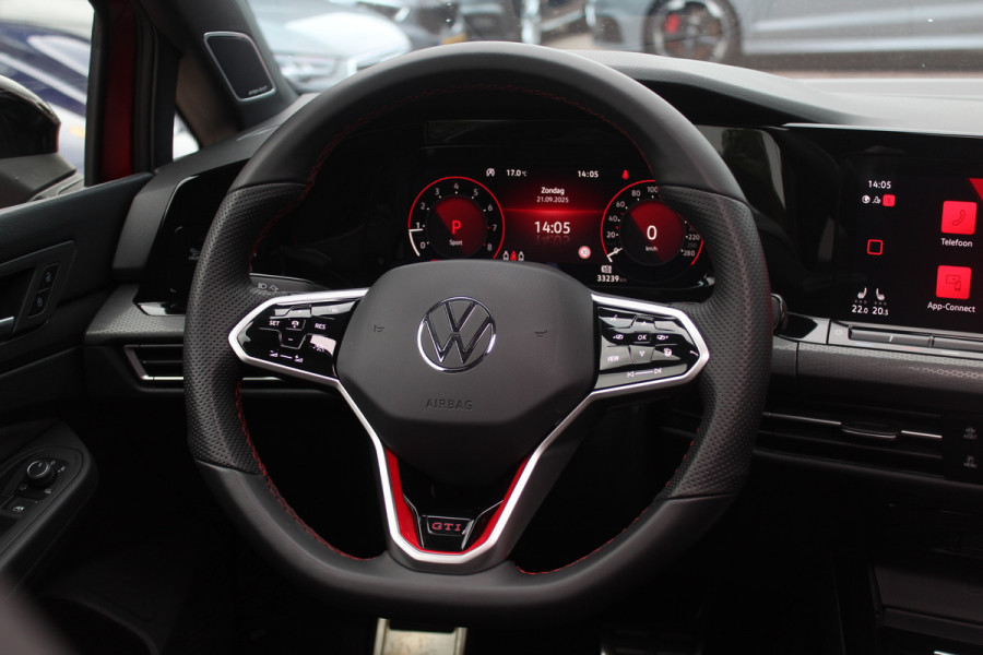 Volkswagen Golf 2.0 TSI GTI / Akrapovic / Nurburgring Modus / Panoramadak / Camera / Head-up / Matrix LED / 19'' / Keyless / Harman Kardon / Dodehoek / Stuur+Stoelverwarming / DAB / ACC