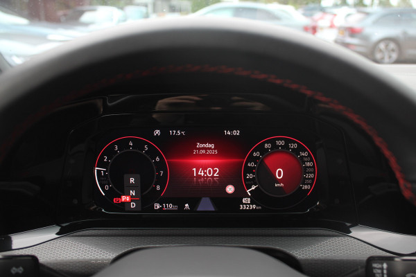 Volkswagen Golf 2.0 TSI GTI / Akrapovic / Nurburgring Modus / Panoramadak / Camera / Head-up / Matrix LED / 19'' / Keyless / Harman Kardon / Dodehoek / Stuur+Stoelverwarming / DAB / ACC