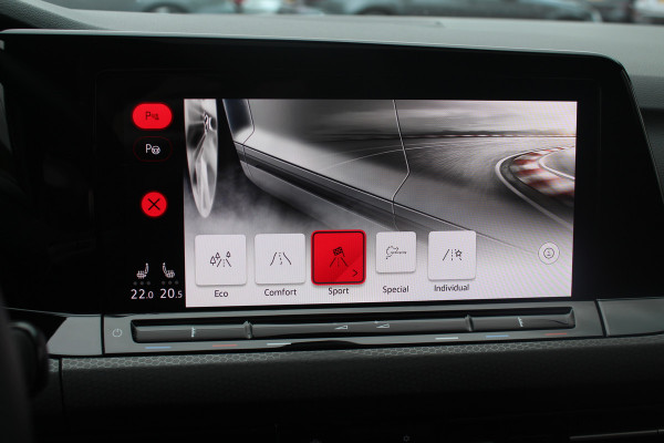 Volkswagen Golf 2.0 TSI GTI / Akrapovic / Nurburgring Modus / Panoramadak / Camera / Head-up / Matrix LED / 19'' / Keyless / Harman Kardon / Dodehoek / Stuur+Stoelverwarming / DAB / ACC