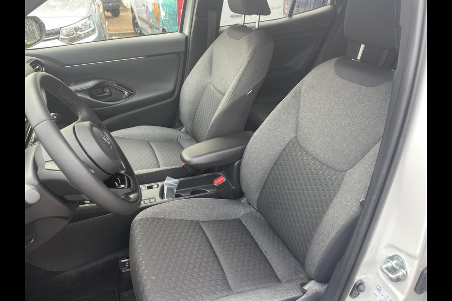 Toyota Yaris Cross 1.5 Hybrid 115 Dynamic Luxury | Stuur- & Stoelverwarming | Dodehoek detectie | Parkeersensoren | Navigatie