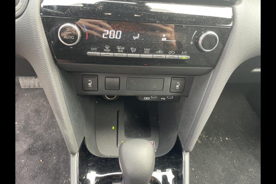 Toyota Yaris Cross 1.5 Hybrid 115 Dynamic Luxury | Stuur- & Stoelverwarming | Dodehoek detectie | Parkeersensoren | Navigatie