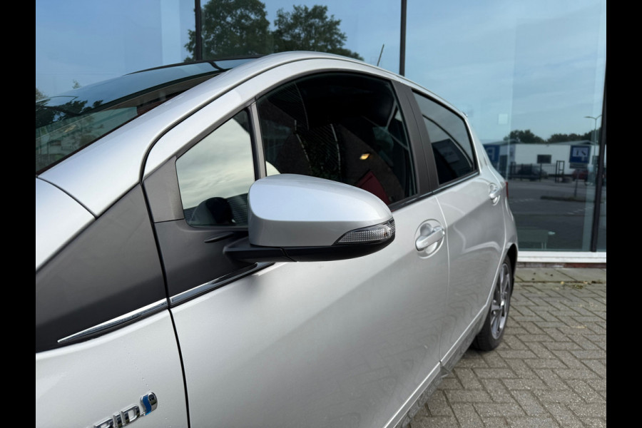 Toyota Yaris 1.5 Hybrid Premium - Automaat - Navi - Camera - Climate - Org.NL
