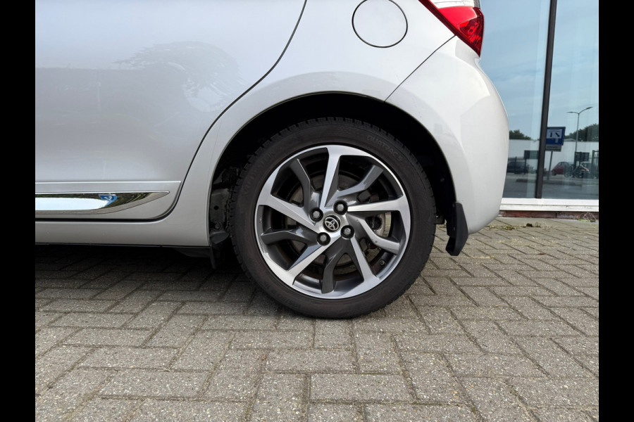 Toyota Yaris 1.5 Hybrid Premium - Automaat - Navi - Camera - Climate - Org.NL