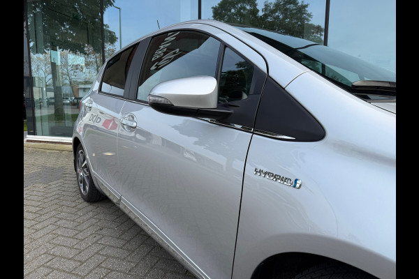 Toyota Yaris 1.5 Hybrid Premium - Automaat - Navi - Camera - Climate - Org.NL
