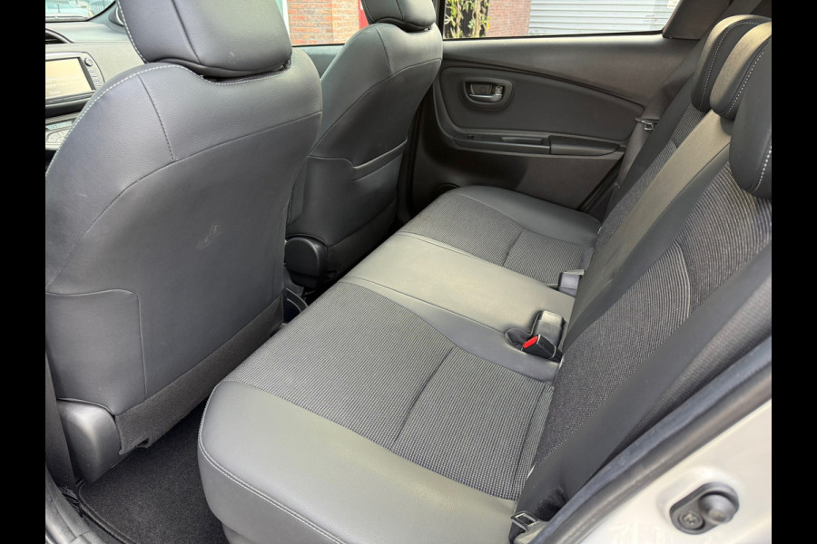 Toyota Yaris 1.5 Hybrid Premium - Automaat - Navi - Camera - Climate - Org.NL