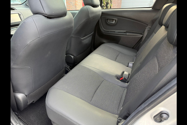 Toyota Yaris 1.5 Hybrid Premium - Automaat - Navi - Camera - Climate - Org.NL