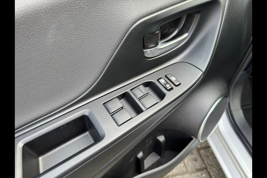 Toyota Yaris 1.5 Hybrid Premium - Automaat - Navi - Camera - Climate - Org.NL