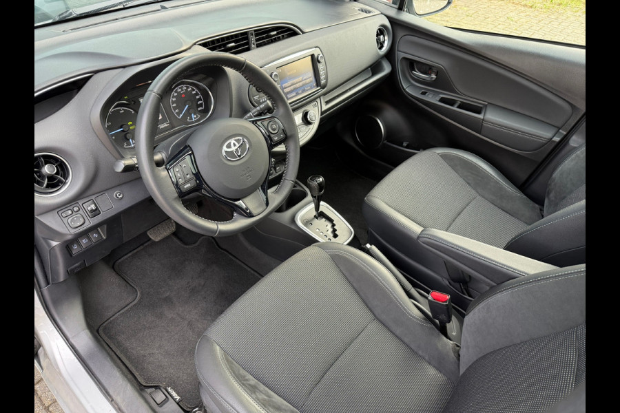 Toyota Yaris 1.5 Hybrid Premium - Automaat - Navi - Camera - Climate - Org.NL