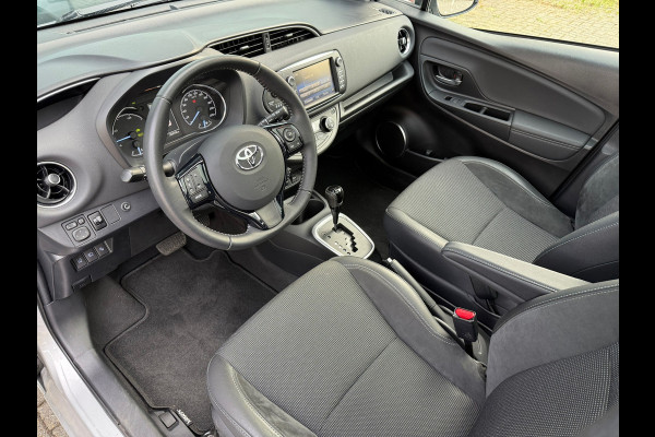 Toyota Yaris 1.5 Hybrid Premium - Automaat - Navi - Camera - Climate - Org.NL