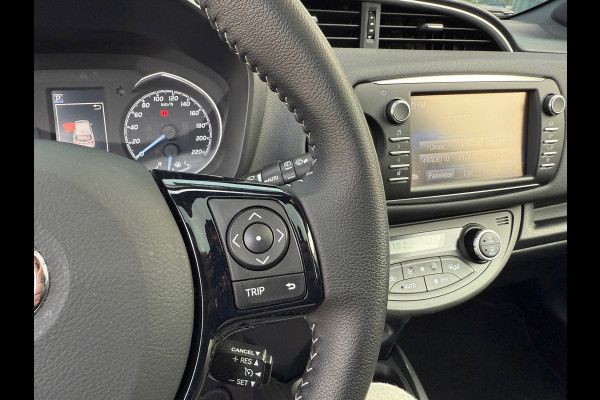 Toyota Yaris 1.5 Hybrid Premium - Automaat - Navi - Camera - Climate - Org.NL
