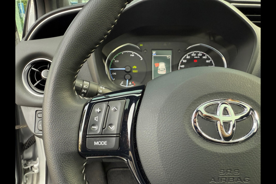 Toyota Yaris 1.5 Hybrid Premium - Automaat - Navi - Camera - Climate - Org.NL