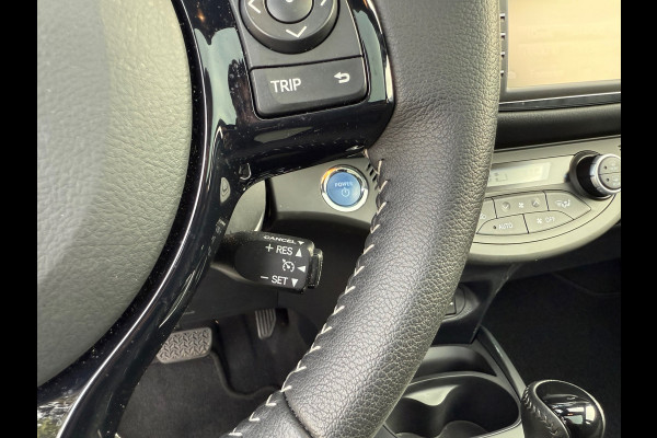 Toyota Yaris 1.5 Hybrid Premium - Automaat - Navi - Camera - Climate - Org.NL