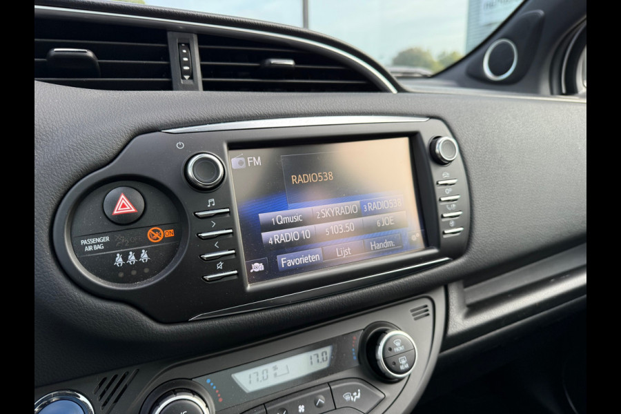 Toyota Yaris 1.5 Hybrid Premium - Automaat - Navi - Camera - Climate - Org.NL