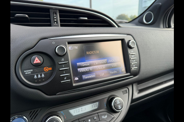 Toyota Yaris 1.5 Hybrid Premium - Automaat - Navi - Camera - Climate - Org.NL