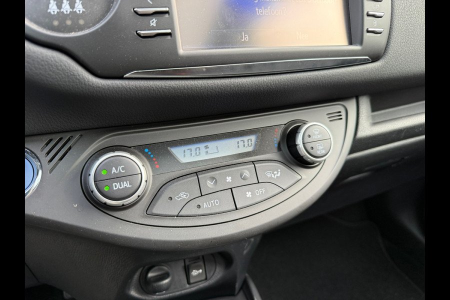 Toyota Yaris 1.5 Hybrid Premium - Automaat - Navi - Camera - Climate - Org.NL