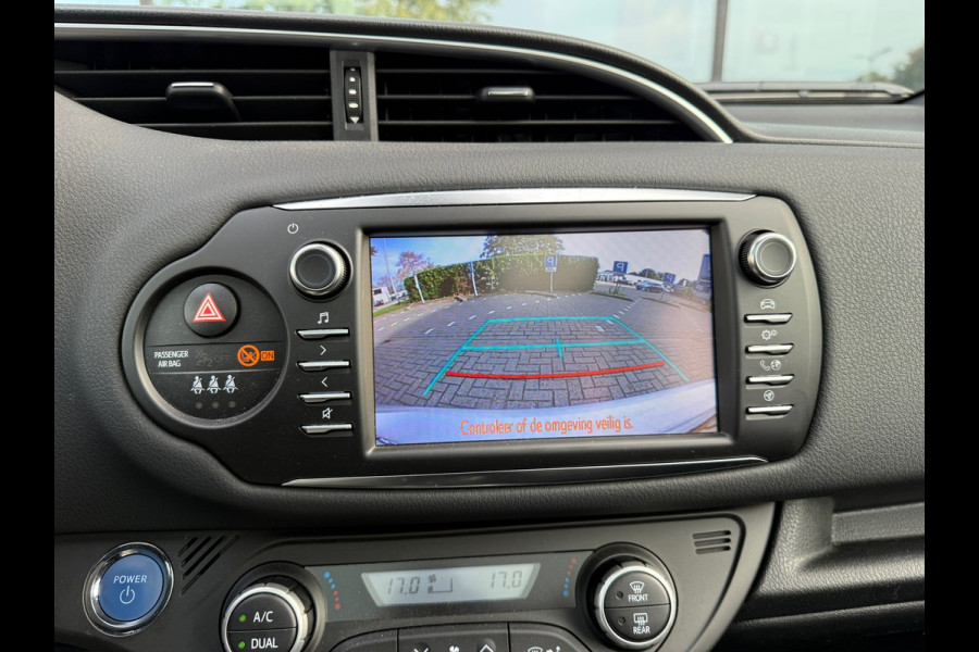 Toyota Yaris 1.5 Hybrid Premium - Automaat - Navi - Camera - Climate - Org.NL