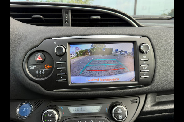 Toyota Yaris 1.5 Hybrid Premium - Automaat - Navi - Camera - Climate - Org.NL