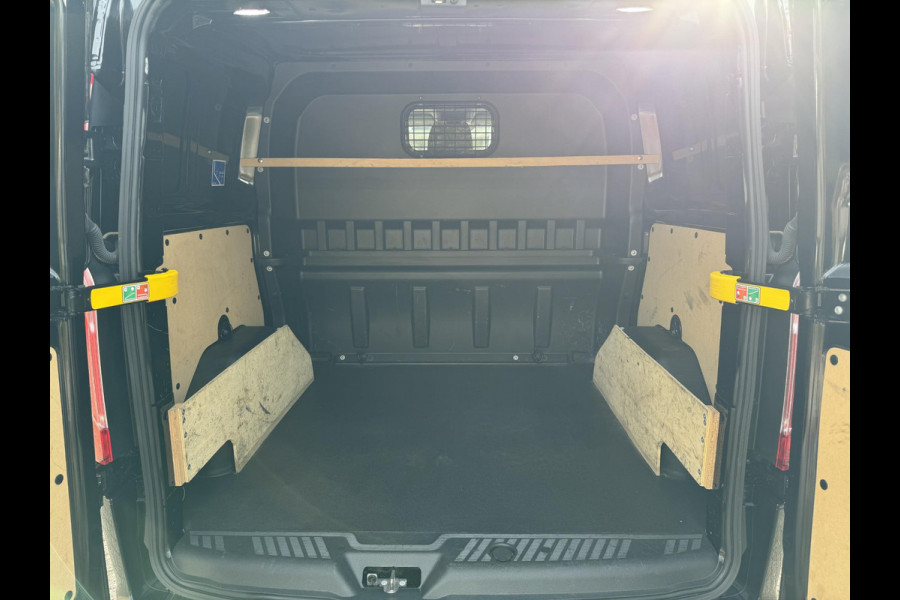 Ford Transit Custom 320 2.0 TDCI L1H1 Sport DC | SCI | 185pk Automaat | Dubbele Cabine | Winter Pack | Trekhaak | Bi-Xenon | Navigatie |