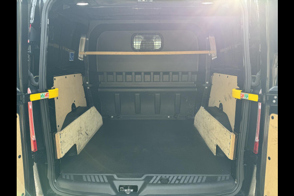 Ford Transit Custom 320 2.0 TDCI L1H1 Sport DC | SCI | 185pk Automaat | Dubbele Cabine | Winter Pack | Trekhaak | Bi-Xenon | Navigatie |