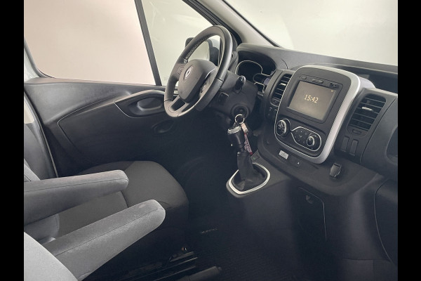 Renault Trafic 2.0 dCi 120 PK T29 L2H1 DC Business Navi / Camera / trekhaak