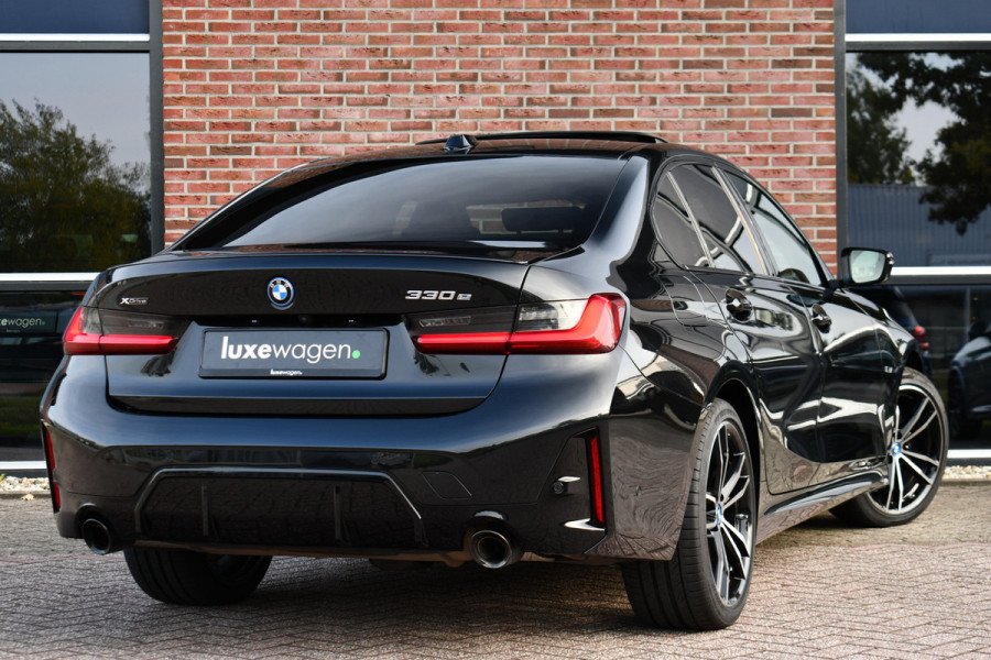 BMW 3-serie 330e xDrive M-Sport Pro Pano M-zetels ACC HUD 19inch El-klep