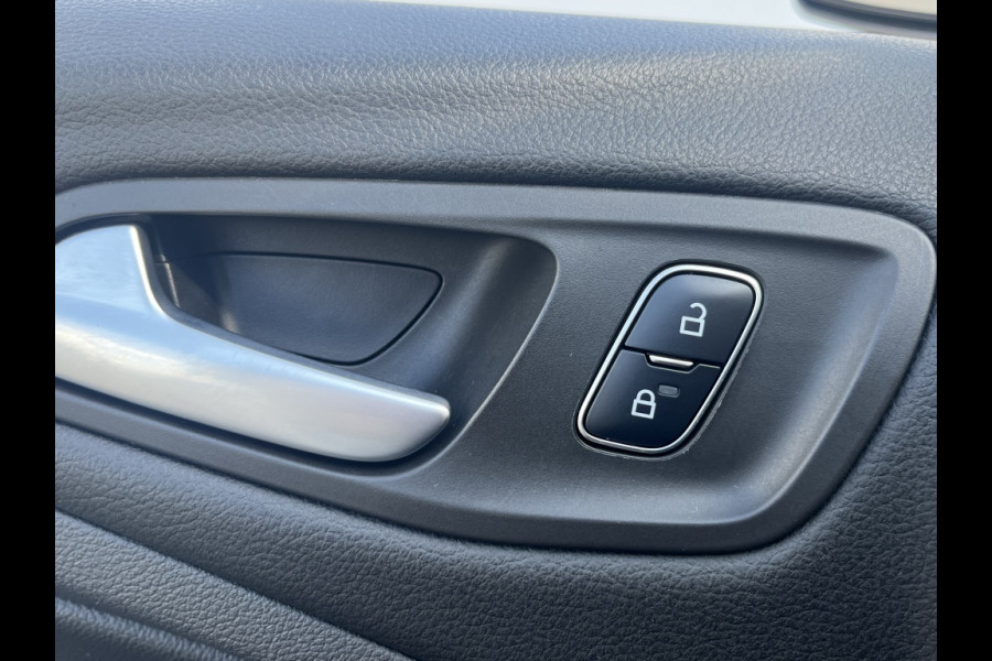 Ford Kuga 1.5 EcoB. Trend Ultimate *TREKHAAK*DEALERONDERHOUDEN* Ford Kuga 1.5 EcoB. Trend Ultimate *TREKHAAK*DEALERONDERHOUDEN*