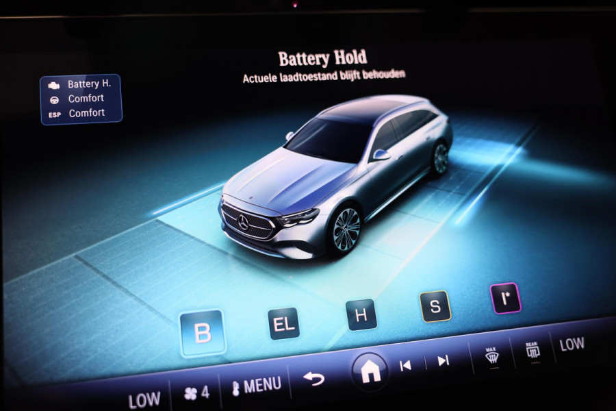 Mercedes-Benz E-Klasse Estate 300 e AMG 53 Look / HYPERSCREEN / Burmester / Acc / Lane Assist / 360 Camera / Pano / Trekhaak / 20